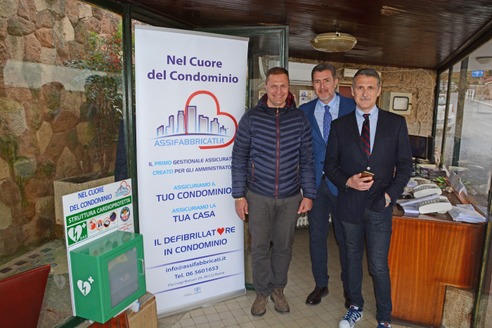 ASSIFABBRICATI CONSEGNA IL PRIMO DEFIBRILLATORE SU ROMA